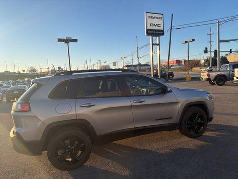 Used 2019 Jeep Cherokee Latitude Plus image 5