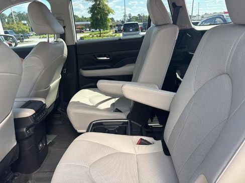 Used 2024 Toyota Grand Highlander AWD image 25