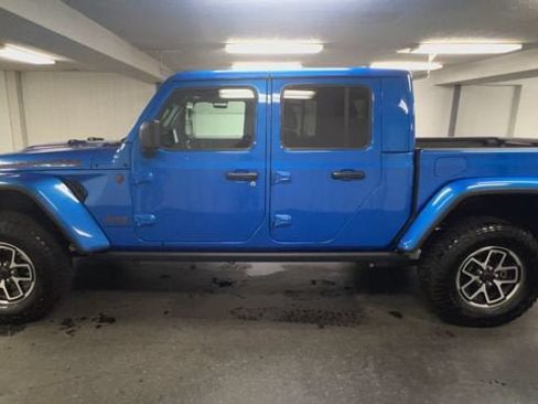 Used 2025 Jeep Gladiator Rubicon AWD/4WD image 5