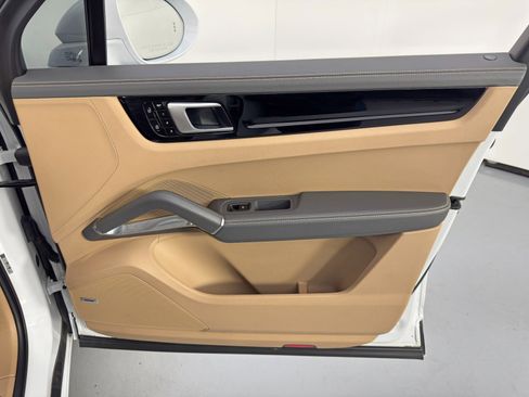 Used 2019 Porsche Cayenne Turbo image 48