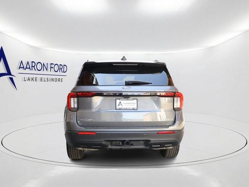 Used 2025 Ford Explorer Active AWD/4WD image 5