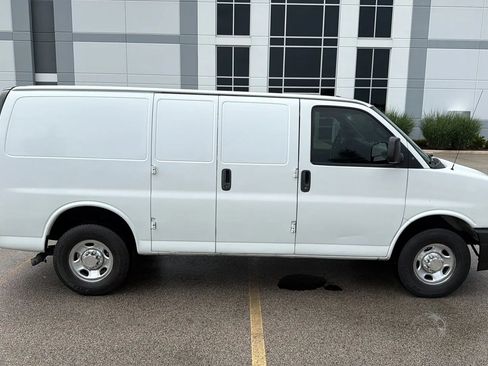Used 2021 Chevrolet Express 3500 w/ Driver Convenience Package RWD image 4