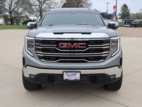 Used 2024 GMC Sierra 1500 SLT w/ SLT Convenience Package image 2