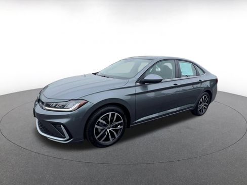 Used 2025 Volkswagen Jetta SE image 8