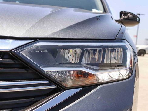 Used 2023 Volkswagen Jetta SE w/ Panoramic Sunroof Package FWD image 7