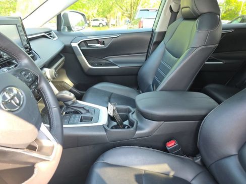 Used 2020 Toyota RAV4 XLE Premium AWD/4WD image 25