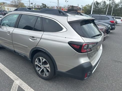 Used 2020 Subaru Outback Limited AWD/4WD image 4