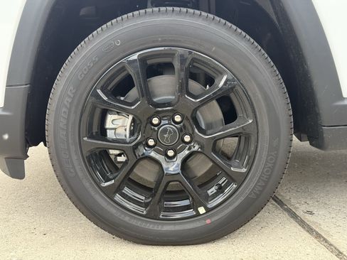 New 2026 Jeep Compass Latitude AWD/4WD image 9