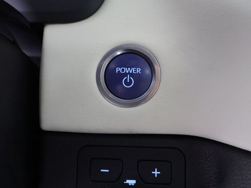 Used 2023 Toyota Sequoia Capstone AWD/4WD image 27