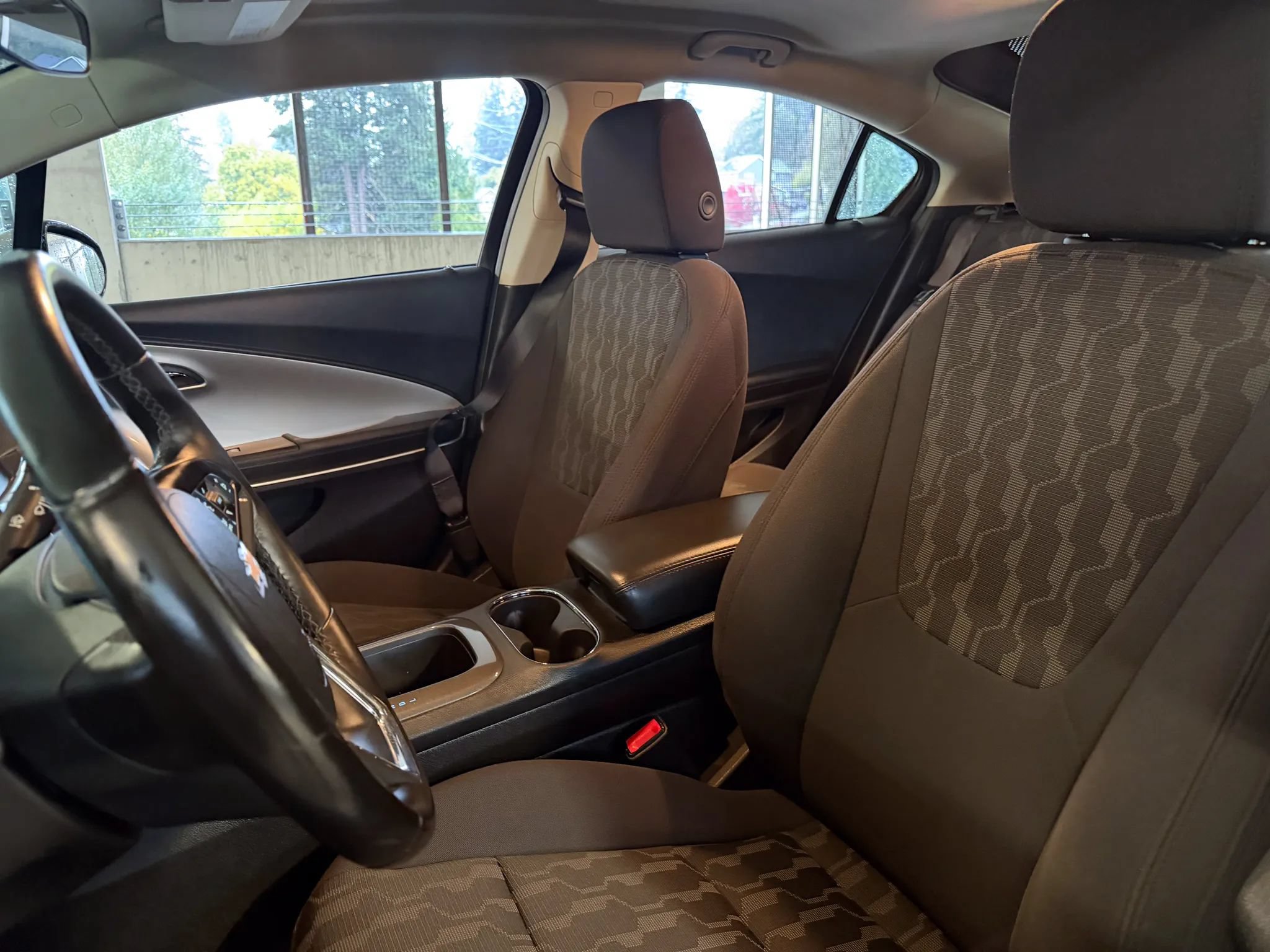Used 2015 Chevrolet Volt FWD image 16
