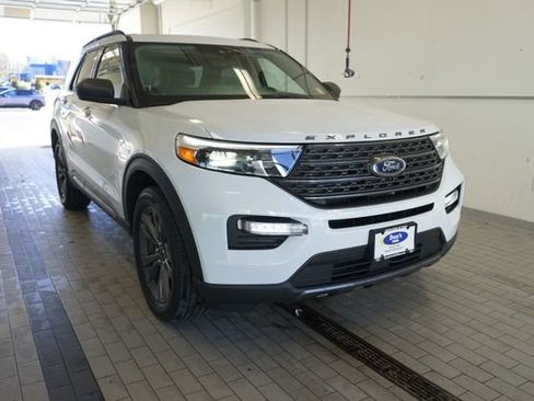 Used 2021 Ford Explorer XLT w/ Equipment Group 202A AWD/4WD image 16