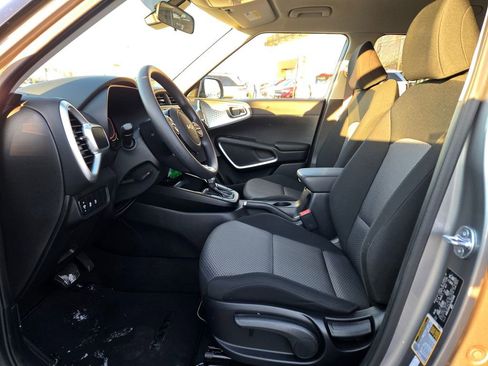 Used 2025 Kia Soul LX w/ Option Group 015 image 28