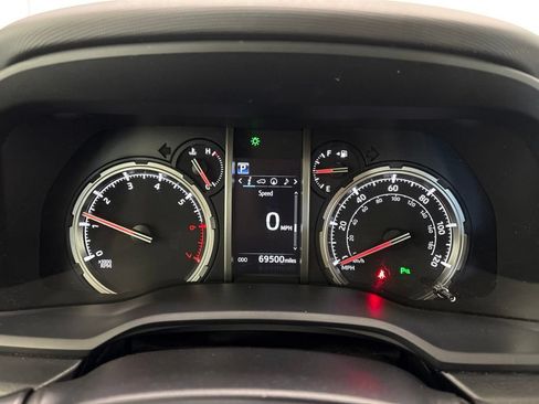 Used 2022 Toyota 4Runner Limited AWD/4WD image 38
