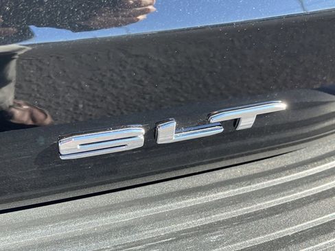 Used 2024 GMC Yukon SLT w/ SLT Luxury Package image 36