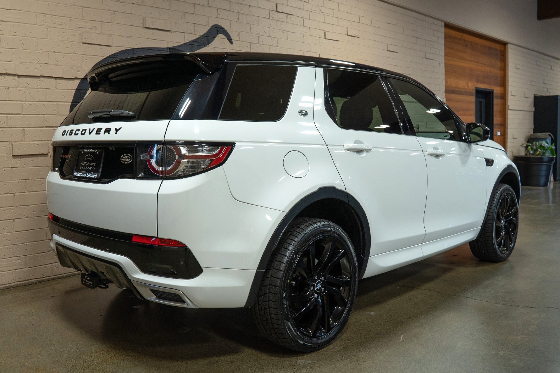 Used 2019 Land Rover Discovery Sport HSE Luxury AWD/4WD image 4