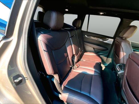 Used 2023 Cadillac XT6 Premium Luxury FWD image 20