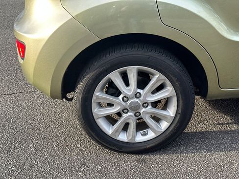 Used 2013 Kia Soul + w/ Audio Pkg image 17