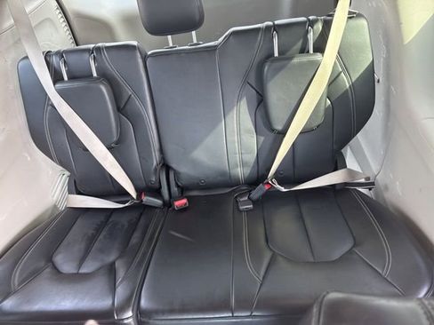 Used 2020 Chrysler Voyager Lxi image 12
