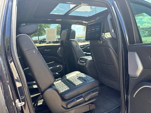 Used 2022 Cadillac Escalade ESV Sport Platinum w/ LPO, ONYX Package AWD/4WD image 24