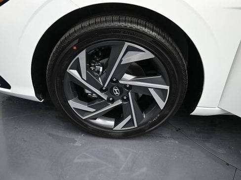Used 2025 Hyundai Elantra SEL FWD image 22