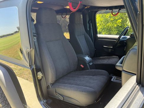 Used 2004 Jeep Wrangler 4WD image 15