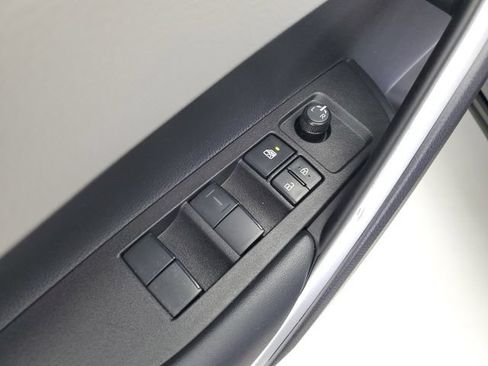 Used 2025 Toyota Corolla Cross L FWD image 20
