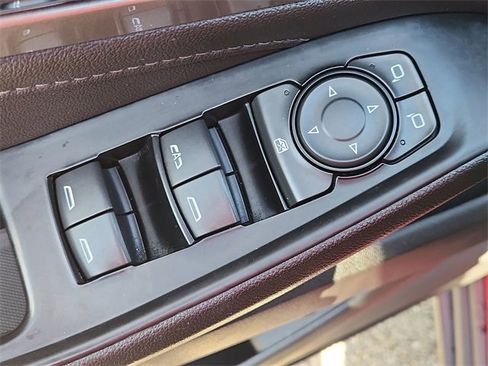 Used 2023 Chevrolet Traverse LT image 22