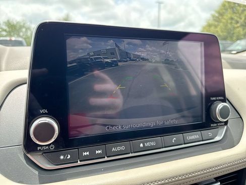 Used 2023 Nissan Rogue SV FWD image 15