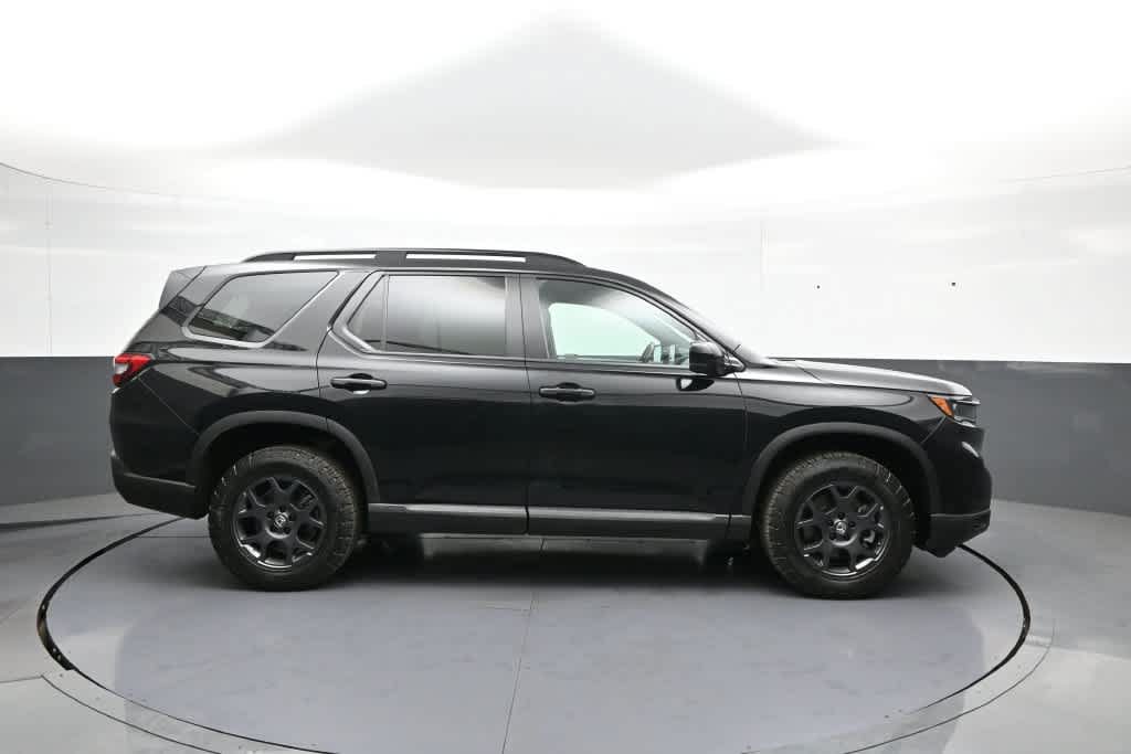 Certified 2024 Honda Pilot TrailSport image 4