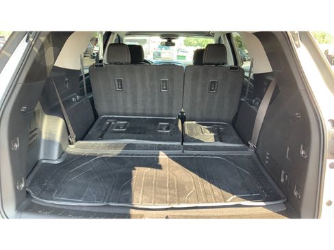 Used 2021 Chevrolet Traverse LT w/ LPO, Floor Liner Package AWD/4WD image 9