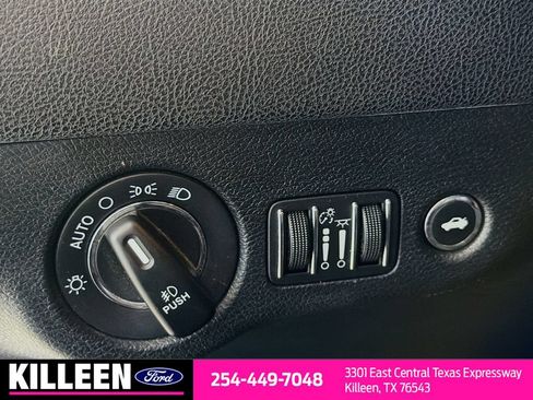 Used 2018 Chrysler 300 S w/ 300S Premium Group RWD image 10