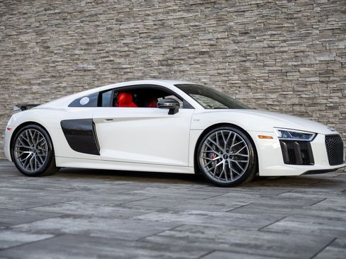 Used 2018 Audi R8 V10 plus image 11