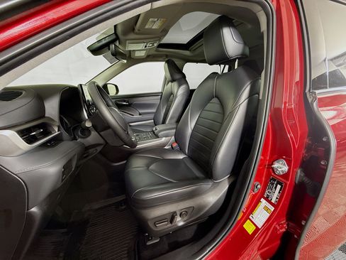 Certified 2022 Toyota Highlander XLE image 11