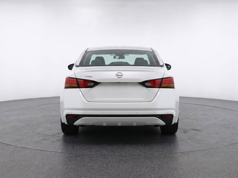 Used 2025 Nissan Altima 2.5 SV FWD image 7