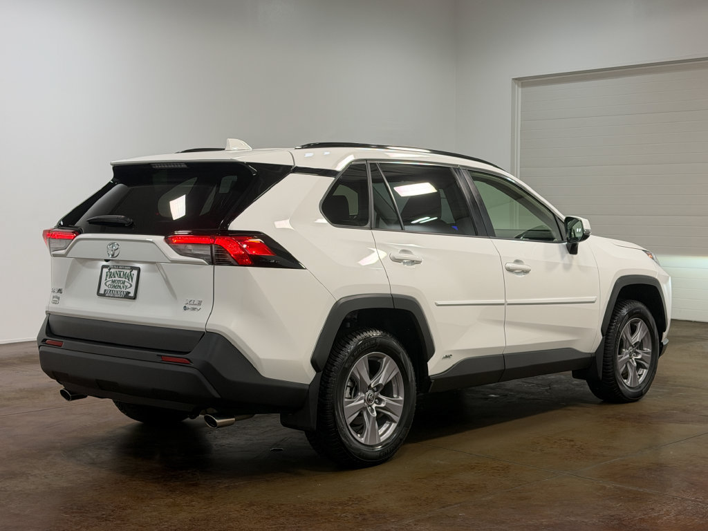 Used 2025 Toyota RAV4 XLE AWD/4WD image 4