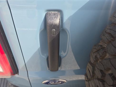 Used 2023 Ford Bronco Badlands image 13