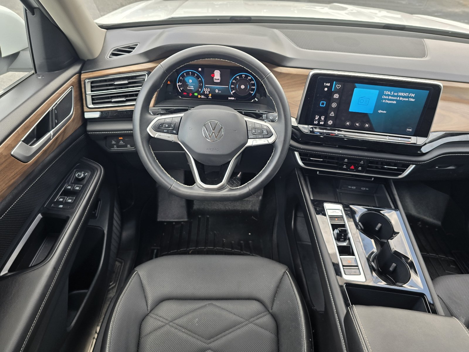 Used 2024 Volkswagen Atlas SE AWD/4WD image 14