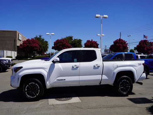 Used 2026 Toyota Tacoma TRD Sport AWD/4WD image 6