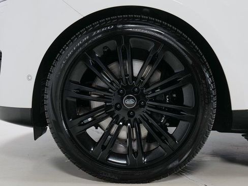 Used 2024 Land Rover Range Rover Long Wheelbase SE AWD/4WD image 9