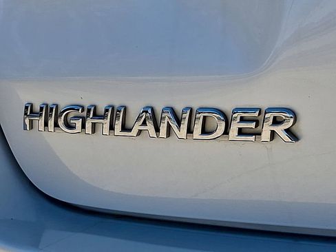 Used 2018 Toyota Highlander Limited Platinum image 32