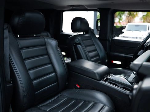 Used 2005 HUMMER H2 w/ Preferred Equipment Group AWD/4WD image 29