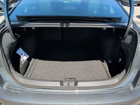 Used 2023 Volkswagen Jetta SE image 31