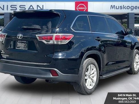 Used 2016 Toyota Highlander LE FWD image 5