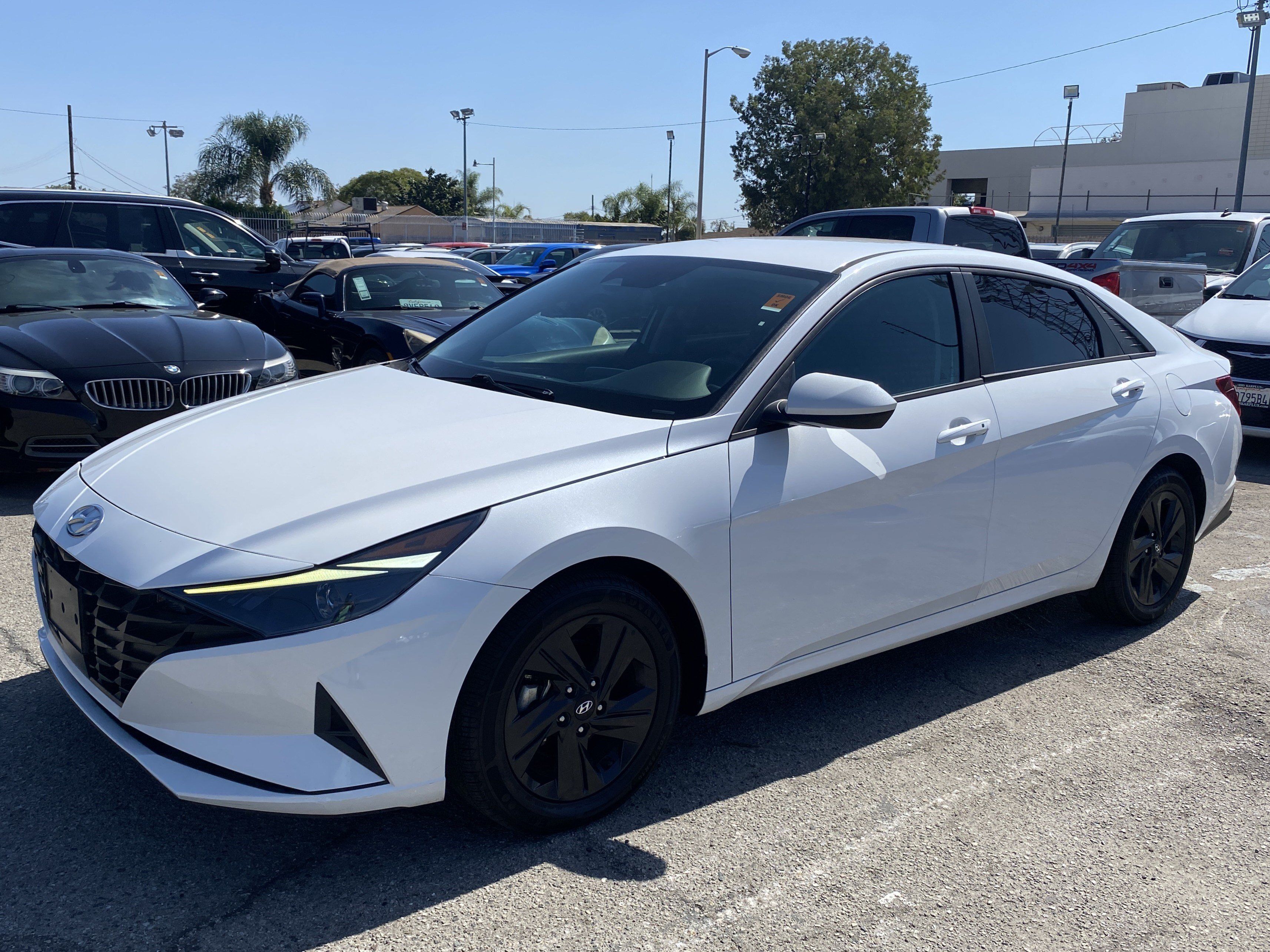 Used 2022 Hyundai Elantra SEL w/ Convenience Package FWD image 2