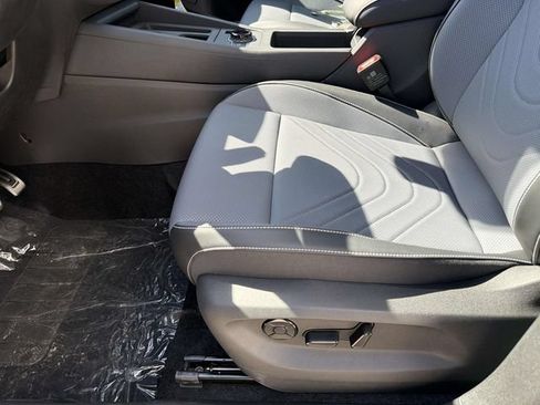 New 2026 Volkswagen Tiguan SE R-Line FWD image 17