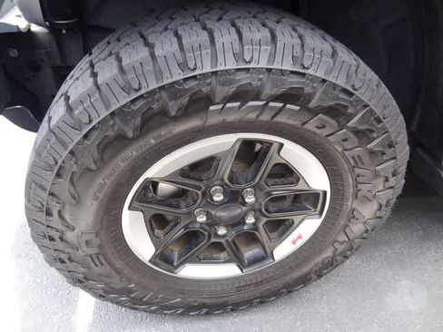 Used 2018 Jeep Wrangler Unlimited Sahara AWD/4WD image 15