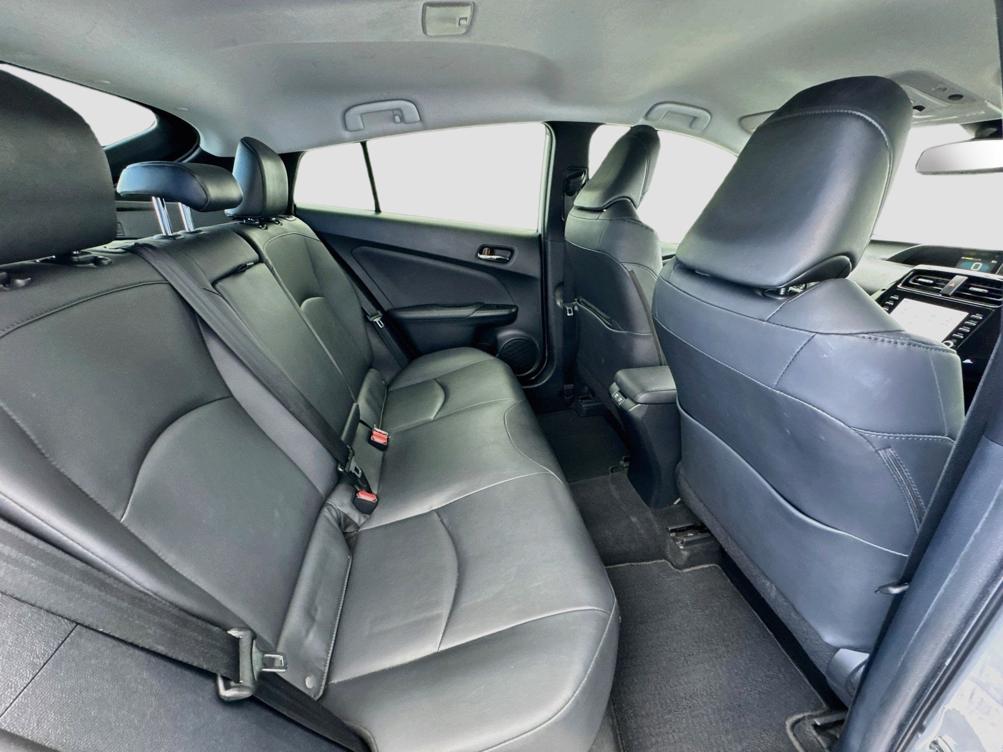 Used 2022 Toyota Prius FWD image 17