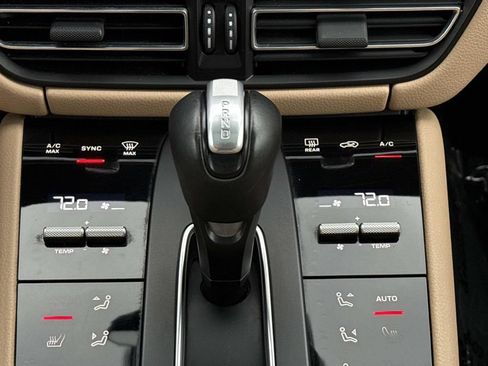 Used 2023 Porsche Macan AWD/4WD image 16