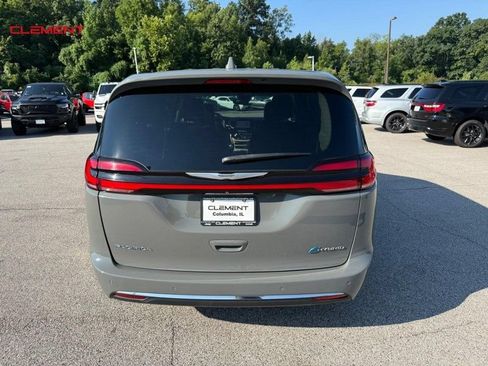Used 2022 Chrysler Pacifica Touring-L FWD image 7