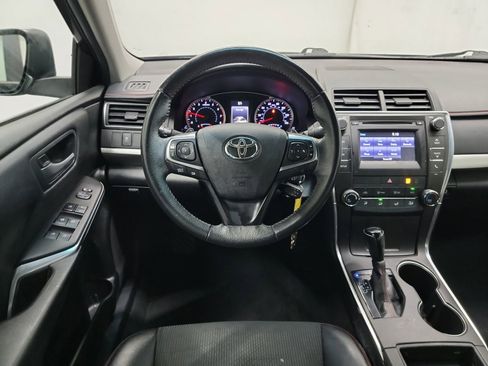 Used 2017 Toyota Camry SE image 16